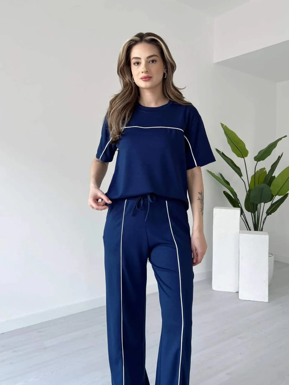 Stylish Women’s Co-Ord Set with Contrast Lines – Casual Streetwear Outfit