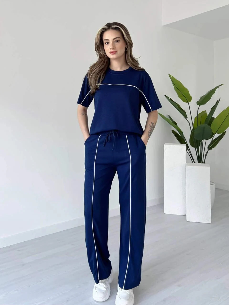 Stylish Women’s Co-Ord Set with Contrast Lines – Casual Streetwear Outfit