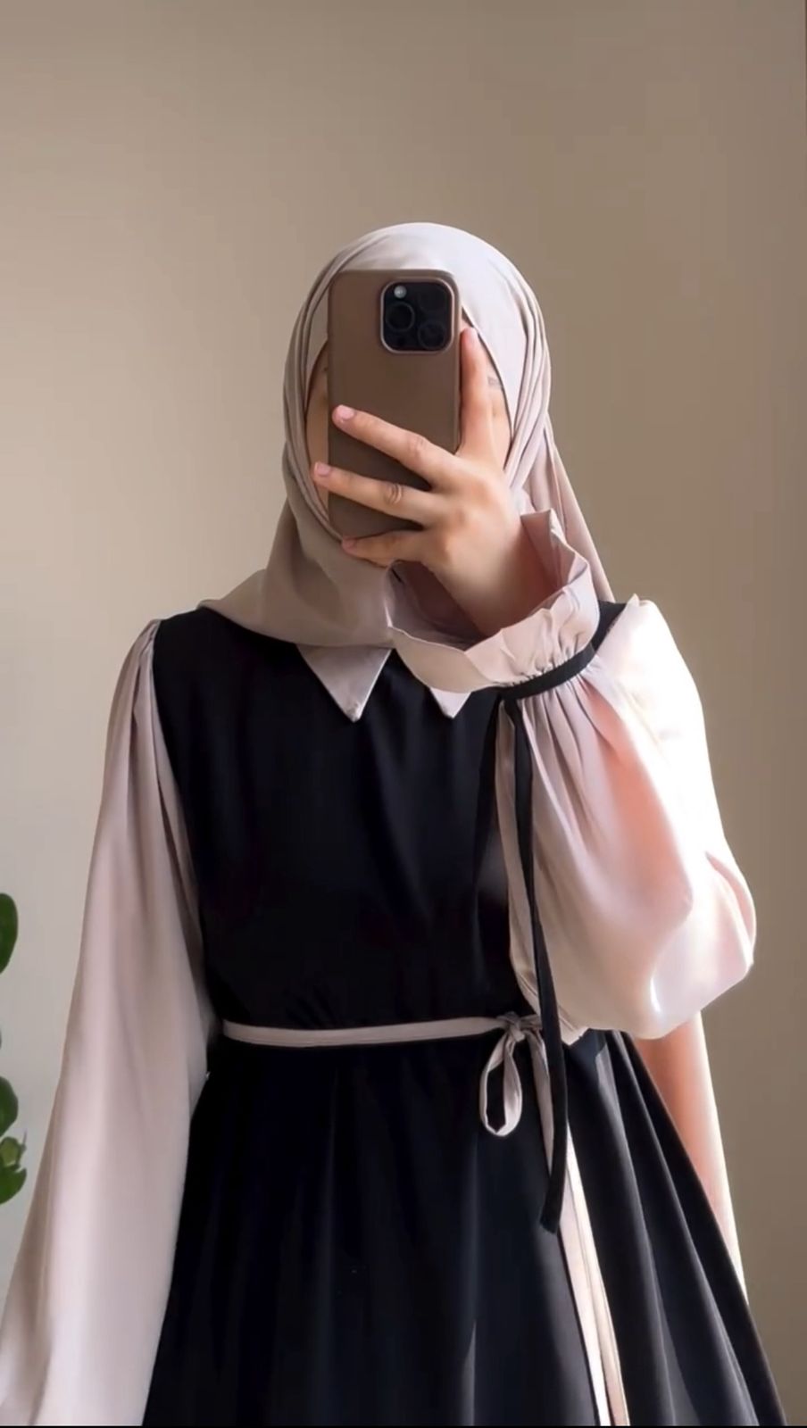 Noir Grace Abaya with stoller
