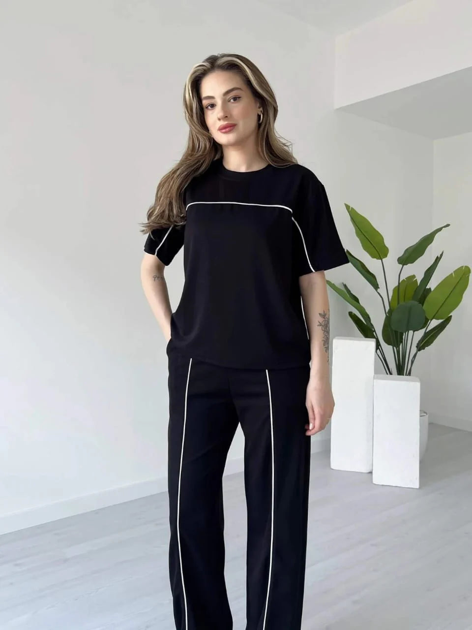 Stylish Women’s Co-Ord Set with Contrast Lines – Casual Streetwear Outfit