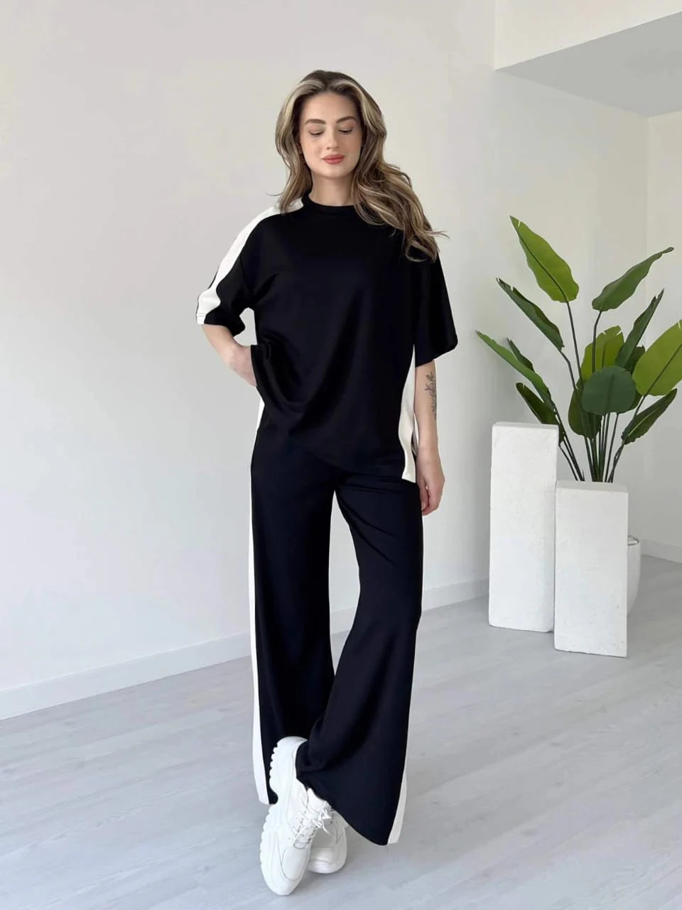 Modern Women’s Lounge Wear Set – Soft Fabric Two Piece Outfit