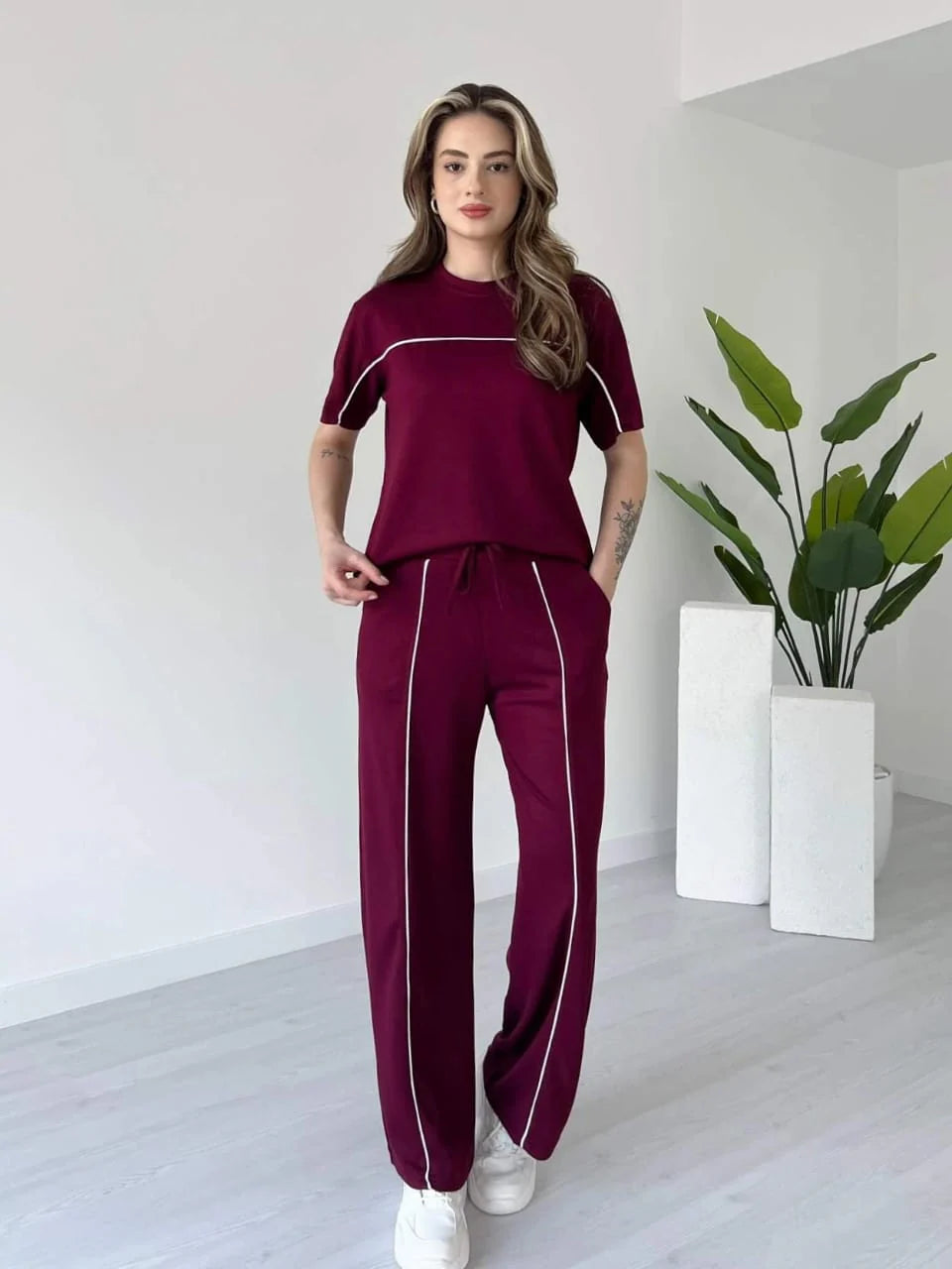 Stylish Women’s Co-Ord Set with Contrast Lines – Casual Streetwear Outfit