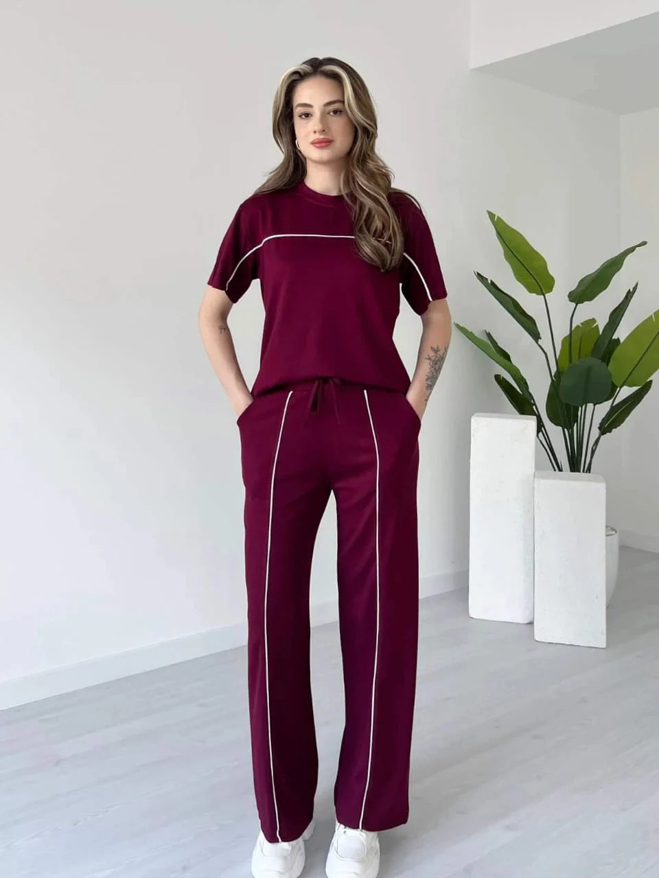 Stylish Women’s Co-Ord Set with Contrast Lines – Casual Streetwear Outfit