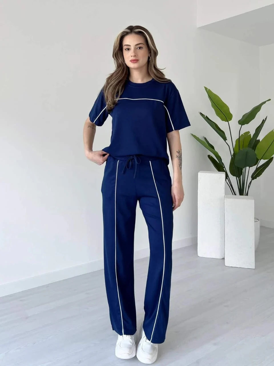 Stylish Women’s Co-Ord Set with Contrast Lines – Casual Streetwear Outfit