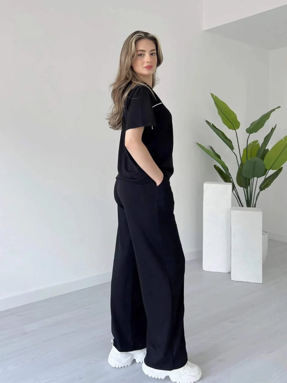 Stylish Women’s Co-Ord Set with Contrast Lines – Casual Streetwear Outfit