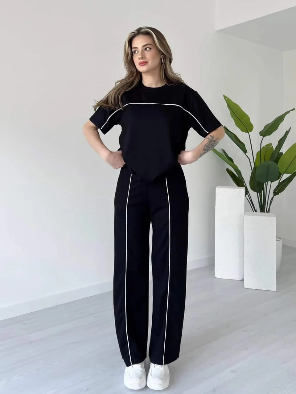 Stylish Women’s Co-Ord Set with Contrast Lines – Casual Streetwear Outfit