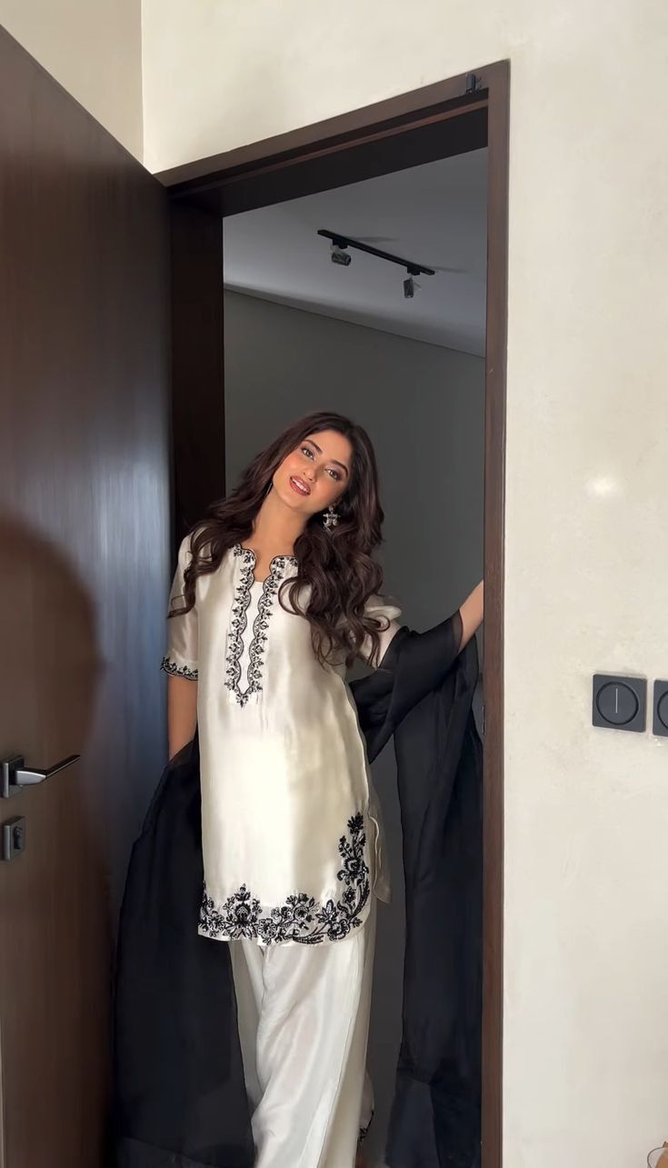 Zahra Silk Embroidered 3-Piece Suit – Black & Ivory